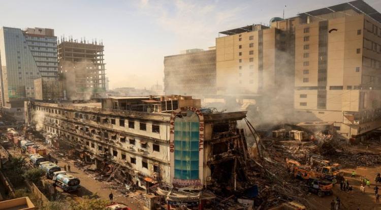 Karachi Mall Inferno Kills 61, Dozens Missing in Pakistan