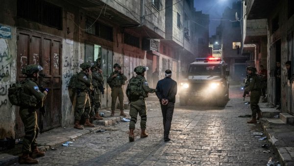 Israeli Forces Raid Homes in Nablus Area, Arrest Dozens of Palestinians