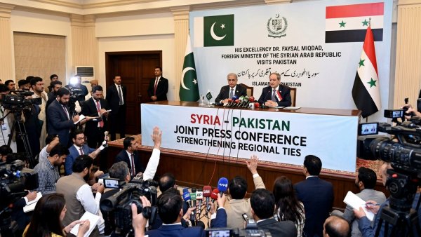 Syria’s Foreign Minister Visits Pakistan for First Time in 19 Years Amid New Regional Alliances