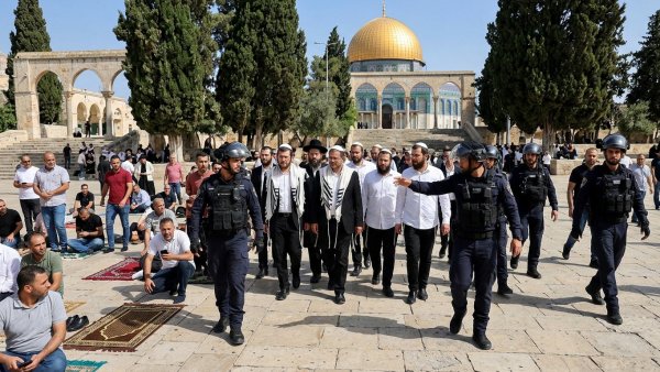 Israeli Settlers Storm Al-Aqsa Mosque Under Israeli Police Protection