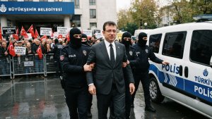 Turkey Detains Opposition Istanbul Mayor as Municipal Crackdown Expands